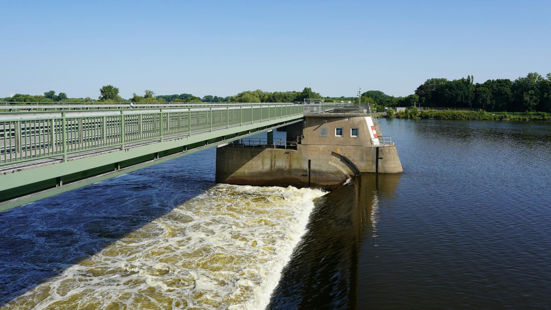 Scenic view of the floodgate and bridge over the Elbe River in Geesthacht, Germany.